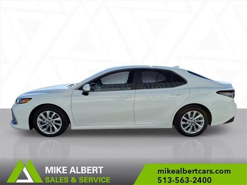 Used 2021 Toyota Camry LE image 4