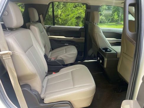 Used 2020 Ford Expedition XLT w/ Equipment Group 202A AWD/4WD image 34
