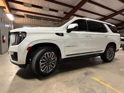 Used 2023 GMC Yukon Denali Ultimate AWD/4WD image 4