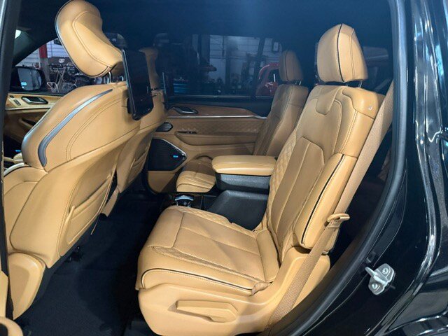 Used 2025 Jeep Grand Cherokee L Summit AWD/4WD image 30