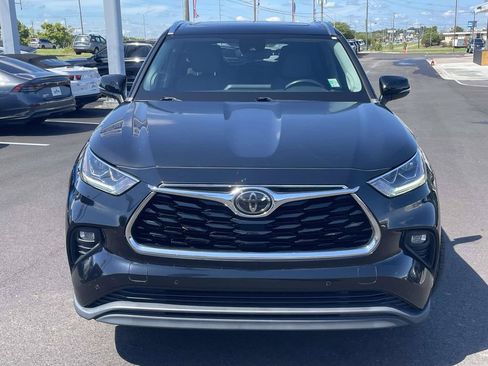 Used 2021 Toyota Highlander Limited FWD image 8