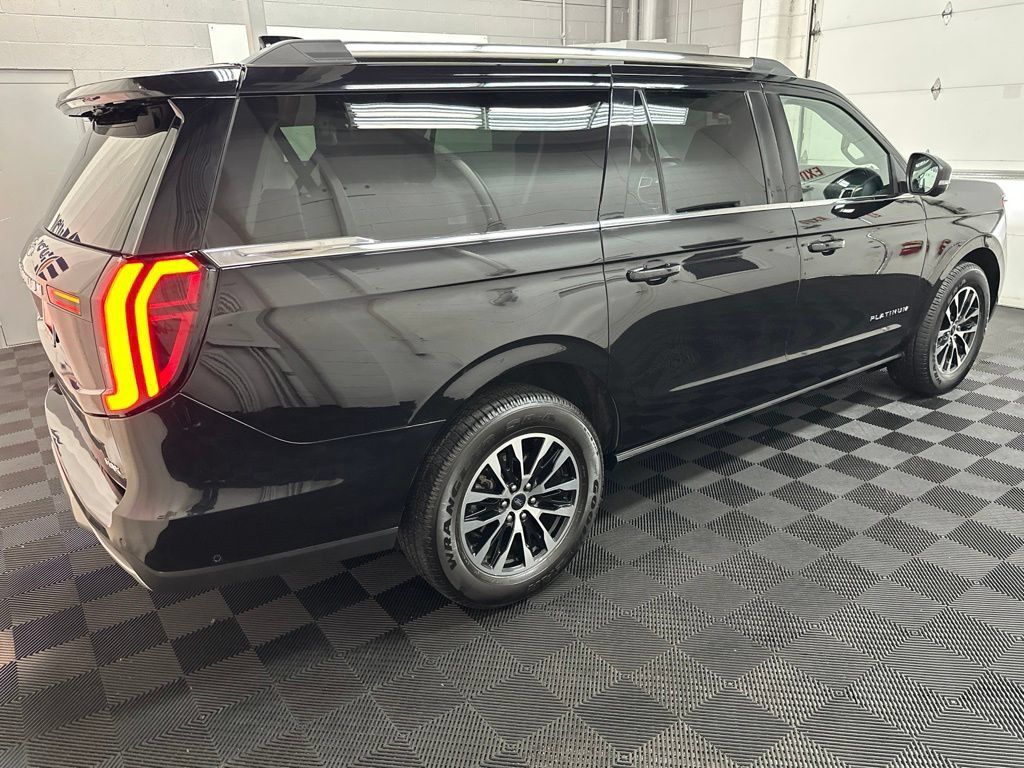 Used 2025 Ford Expedition Max Platinum AWD/4WD image 10