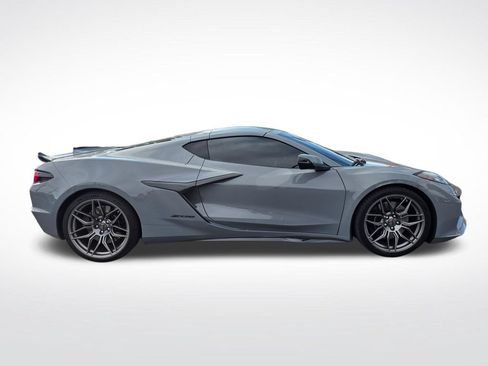 Used 2025 Chevrolet Corvette Z06 RWD image 2