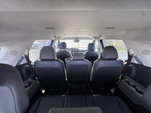 New 2026 Kia Carnival FWD image 13