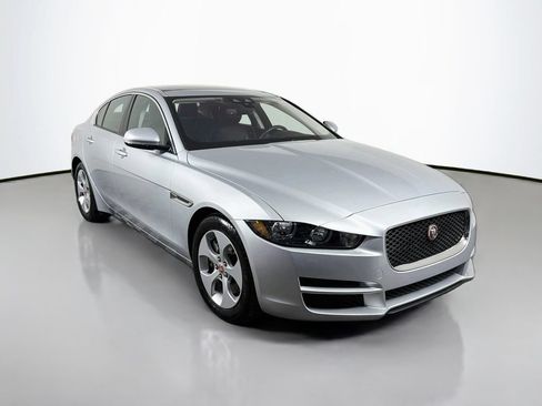 Used 2018 Jaguar XE RWD image 3