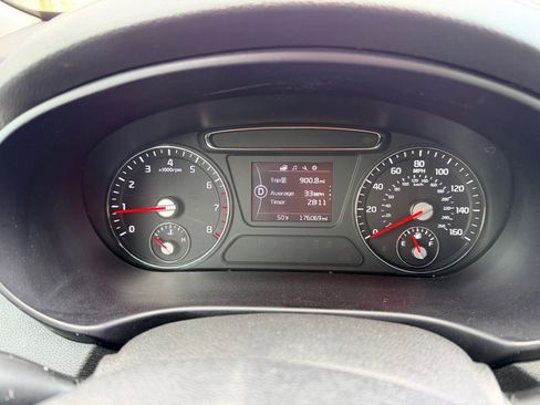 Used 2018 Kia Sorento LX image 17