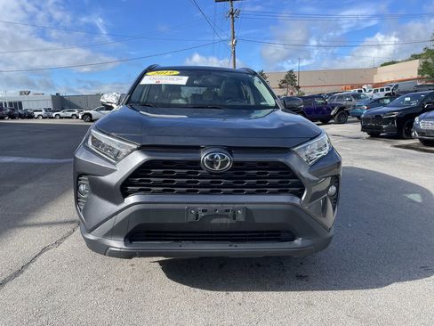 Used 2019 Toyota RAV4 XLE Premium w/ Cold Weather Package AWD/4WD image 5