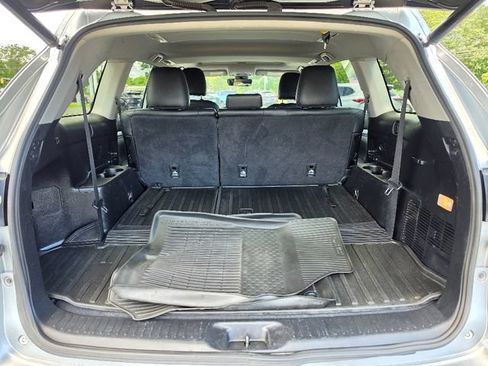 Used 2019 Toyota Highlander XLE AWD/4WD image 17