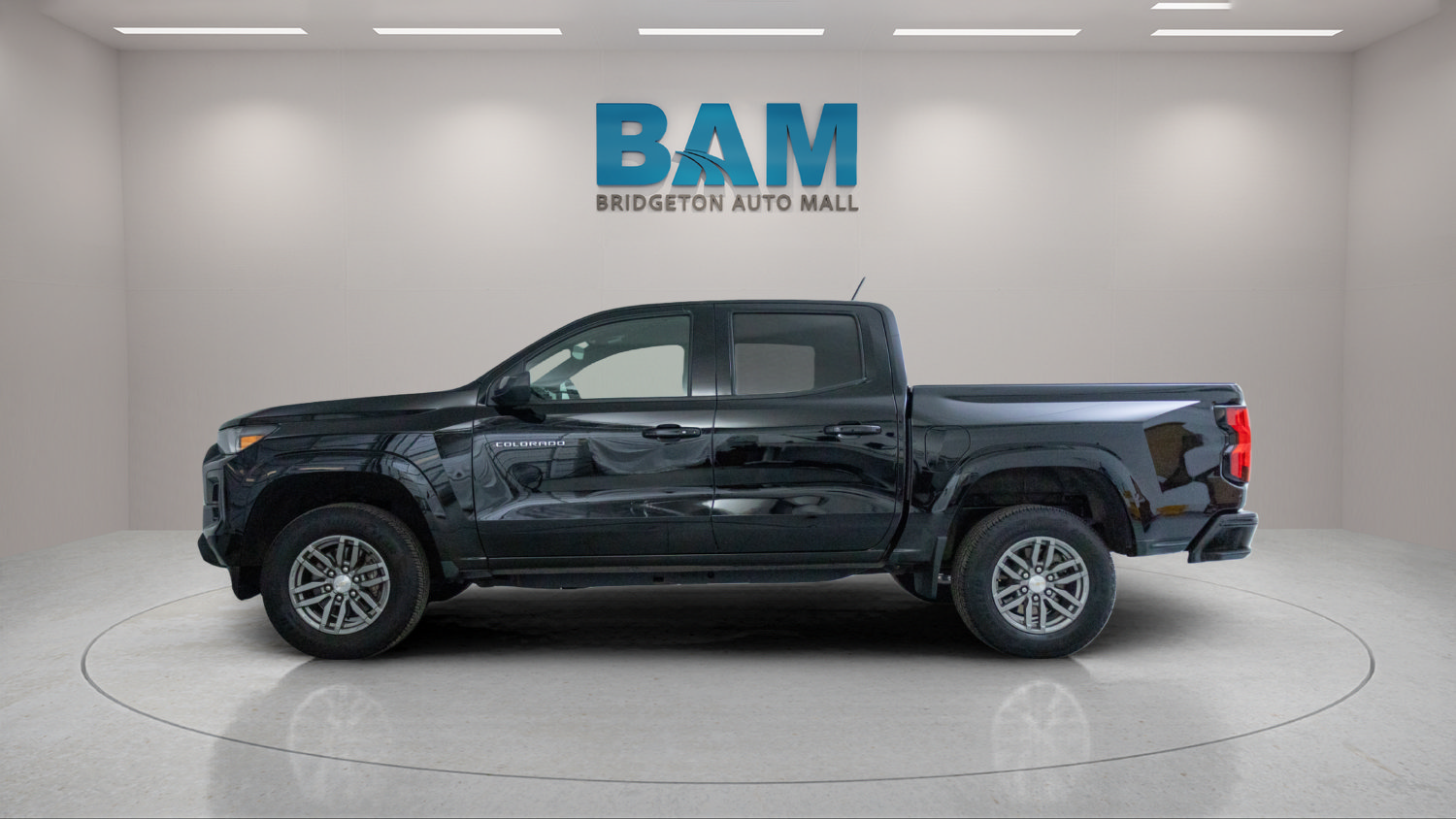 Used 2023 Chevrolet Colorado LT RWD image 4