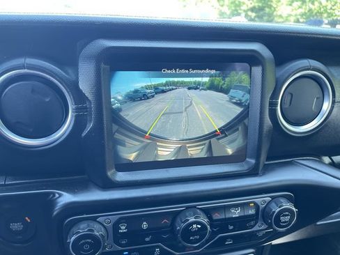 Used 2021 Jeep Wrangler Unlimited Sahara w/ Cold Weather Group AWD/4WD image 15