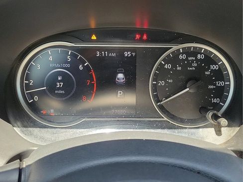 Used 2019 Nissan Kicks SR w/ SR Premium Package FWD image 17