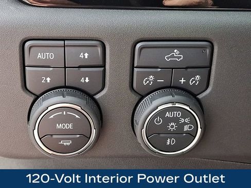 Used 2025 Chevrolet Silverado 1500 LT Trail Boss w/ LPO, Dark Essentials Package AWD/4WD image 17