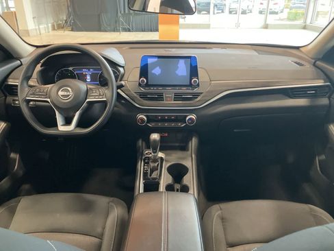 Used 2025 Nissan Altima 2.5 SV image 21