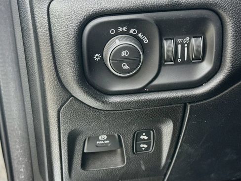 Used 2020 RAM 1500 Laramie AWD/4WD image 11
