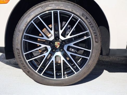 New 2026 Porsche Macan image 27