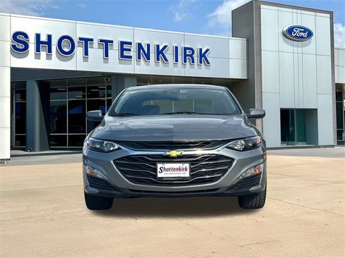 Used 2023 Chevrolet Malibu LT image 2