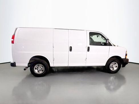 Used 2022 Chevrolet Express 2500 image 11