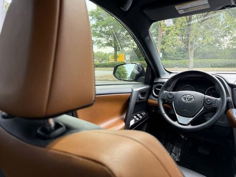 Used 2018 Toyota RAV4 SE w/ Power Extra Value Package FWD image 36