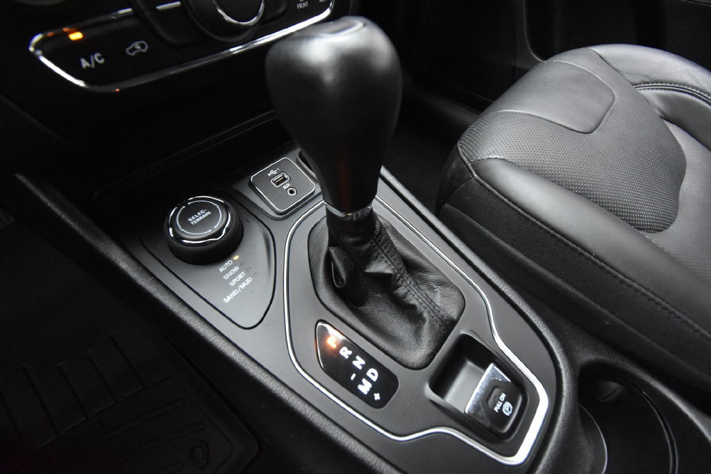 Used 2021 Jeep Cherokee Latitude Lux AWD/4WD image 19