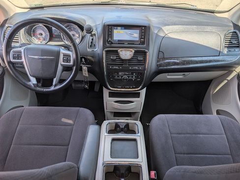 Used 2011 Chrysler Town & Country Touring FWD image 4