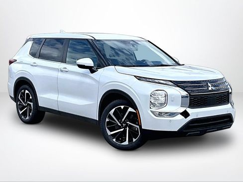 Used 2023 Mitsubishi Outlander SE AWD/4WD image 13