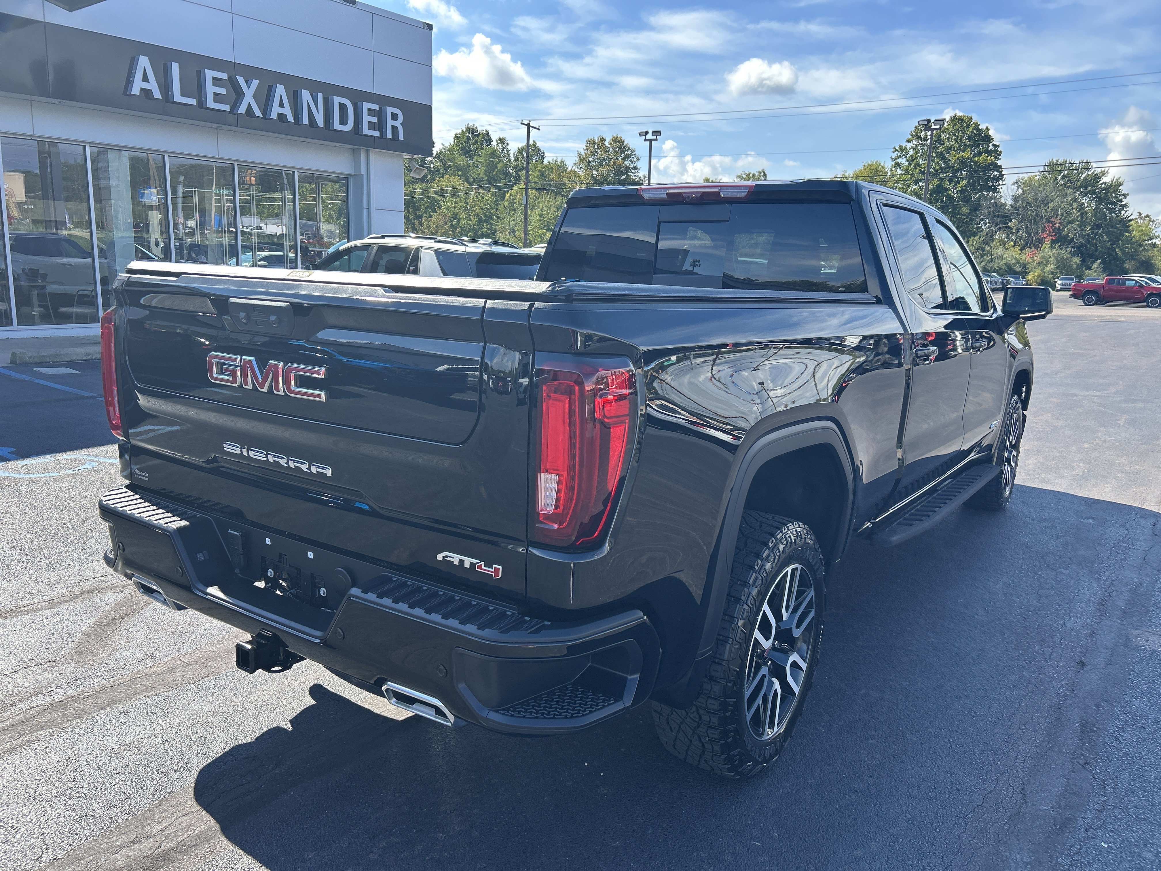 Used 2023 GMC Sierra 1500 AT4 w/ AT4 Premium Package AWD/4WD image 3