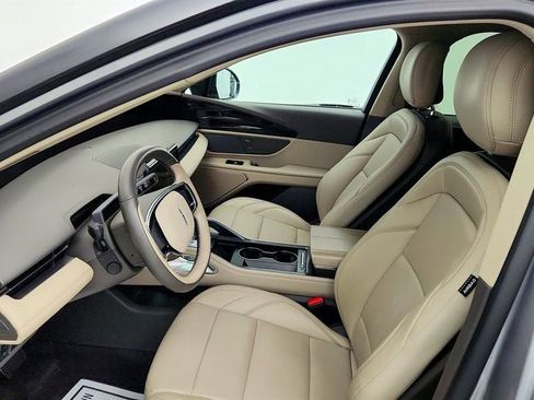 Used 2024 Lincoln Nautilus Premier AWD/4WD image 18