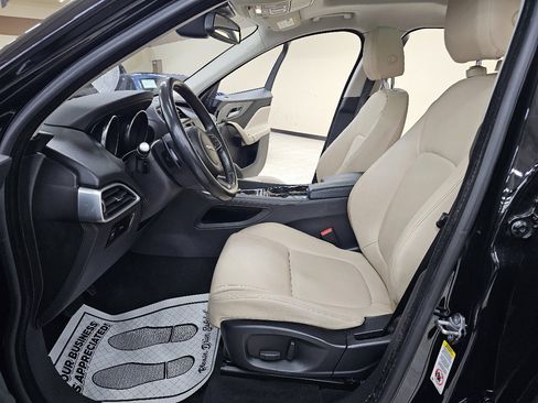 Used 2017 Jaguar F-PACE Premium image 18