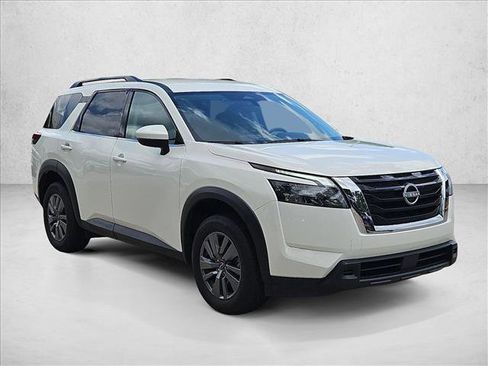 Used 2025 Nissan Pathfinder SV FWD image 3