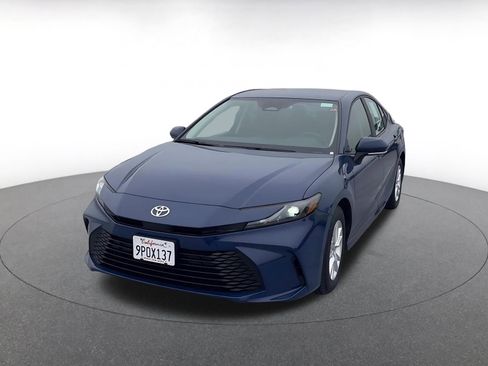 Used 2025 Toyota Camry LE image 7