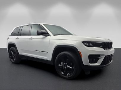 Used 2023 Jeep Grand Cherokee Altitude