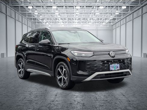 Used 2025 Volkswagen Tiguan SE FWD image 7