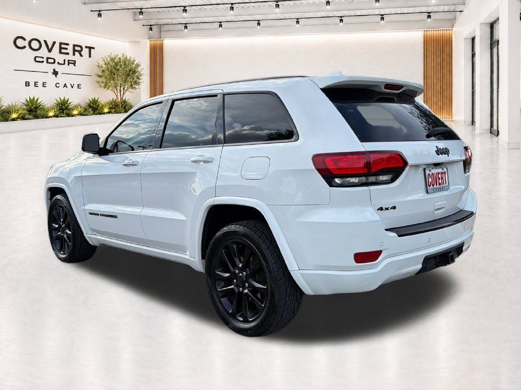 Used 2017 Jeep Grand Cherokee Altitude AWD/4WD image 7
