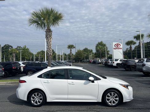 Used 2026 Toyota Corolla LE FWD image 11
