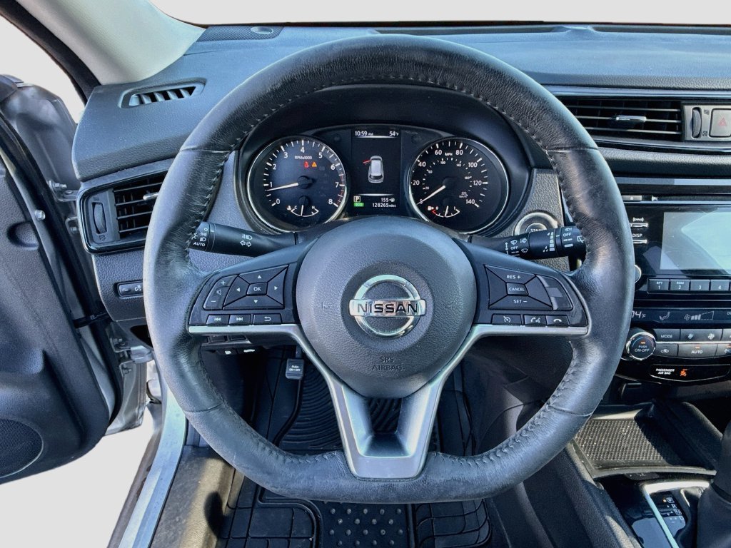 Used 2017 Nissan Rogue SV FWD image 17