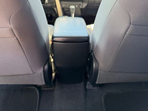 Used 2015 Toyota RAV4 LE AWD/4WD image 19