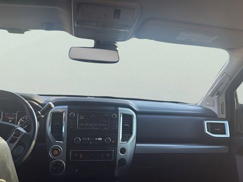 Used 2019 Nissan Titan PRO-4X w/ Pro-4x Convenience Package image 27