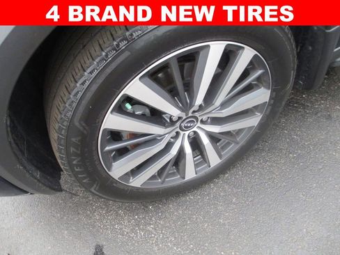 Used 2022 Nissan Pathfinder Platinum w/ Lighting Package (N93) AWD/4WD image 4