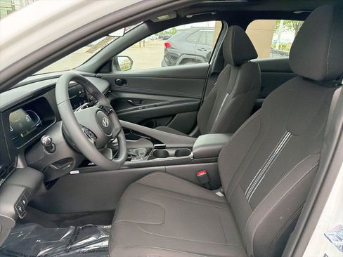 New 2026 Hyundai Elantra SEL Sport FWD image 17