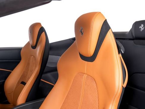 Used 2026 Ferrari Roma Spider RWD image 21