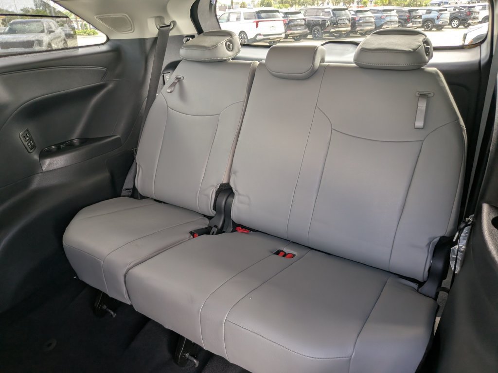 Used 2026 Toyota Sienna XLE FWD image 24