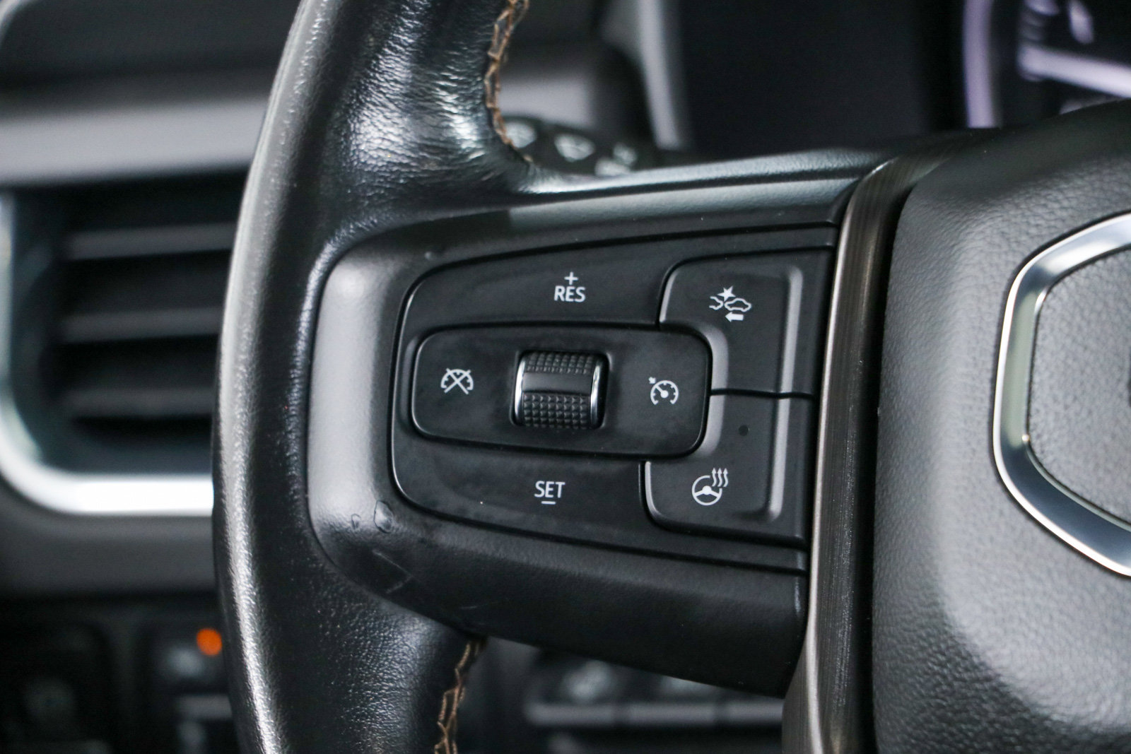 Used 2021 GMC Yukon AT4 w/ AT4 Premium Plus Package AWD/4WD image 14