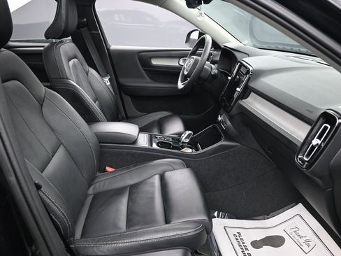 Used 2024 Volvo XC40 B5 Ultimate w/ Protection Package Premier image 34