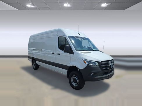 Used 2025 Mercedes-Benz Sprinter 2500 image 6