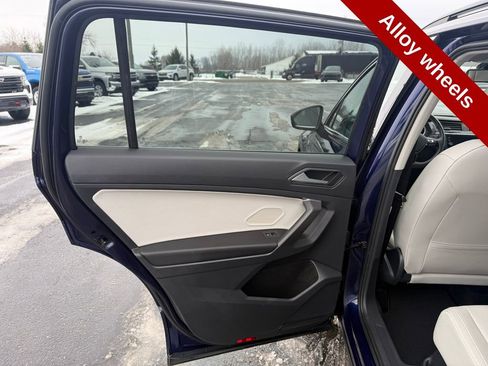 Used 2021 Volkswagen Tiguan SE image 20