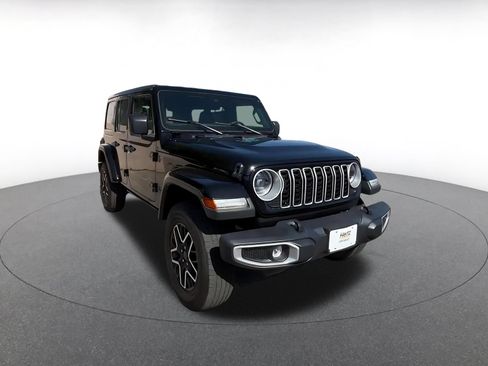 Used 2025 Jeep Wrangler Unlimited Sahara AWD/4WD image 3