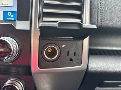 Used 2018 Ford F150 Platinum w/ Equipment Group 701A Luxury AWD/4WD image 35