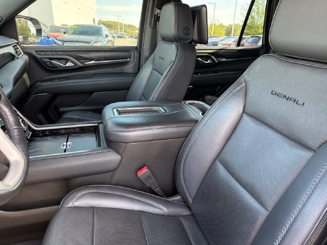 Used 2021 GMC Yukon Denali w/ Denali Premium Package AWD/4WD image 20