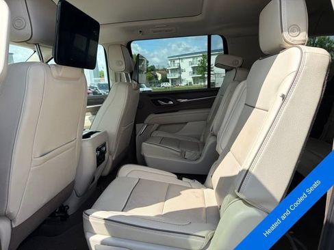 Used 2022 GMC Yukon XL Denali w/ Denali Ultimate Package AWD/4WD image 9