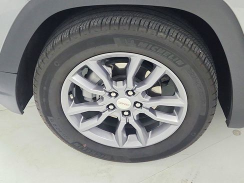 Used 2024 GMC Terrain SLT AWD/4WD image 17